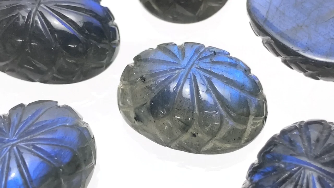 ラブラドライト 彫刻入りオーバル カボション20×15mm 1個｜天然石