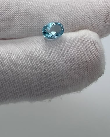 Oval facetted sky blue aquamarine - Weight of 0.735 carats - Clarity VVS-VS - Origin India
