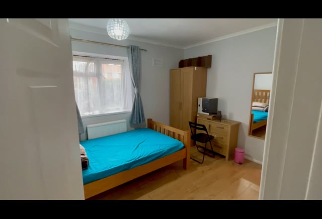Double Room in Feltham/Hanworth TW13  Main Photo