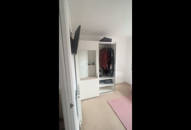 Part Furnished Double Room Strood close to station Main Photo