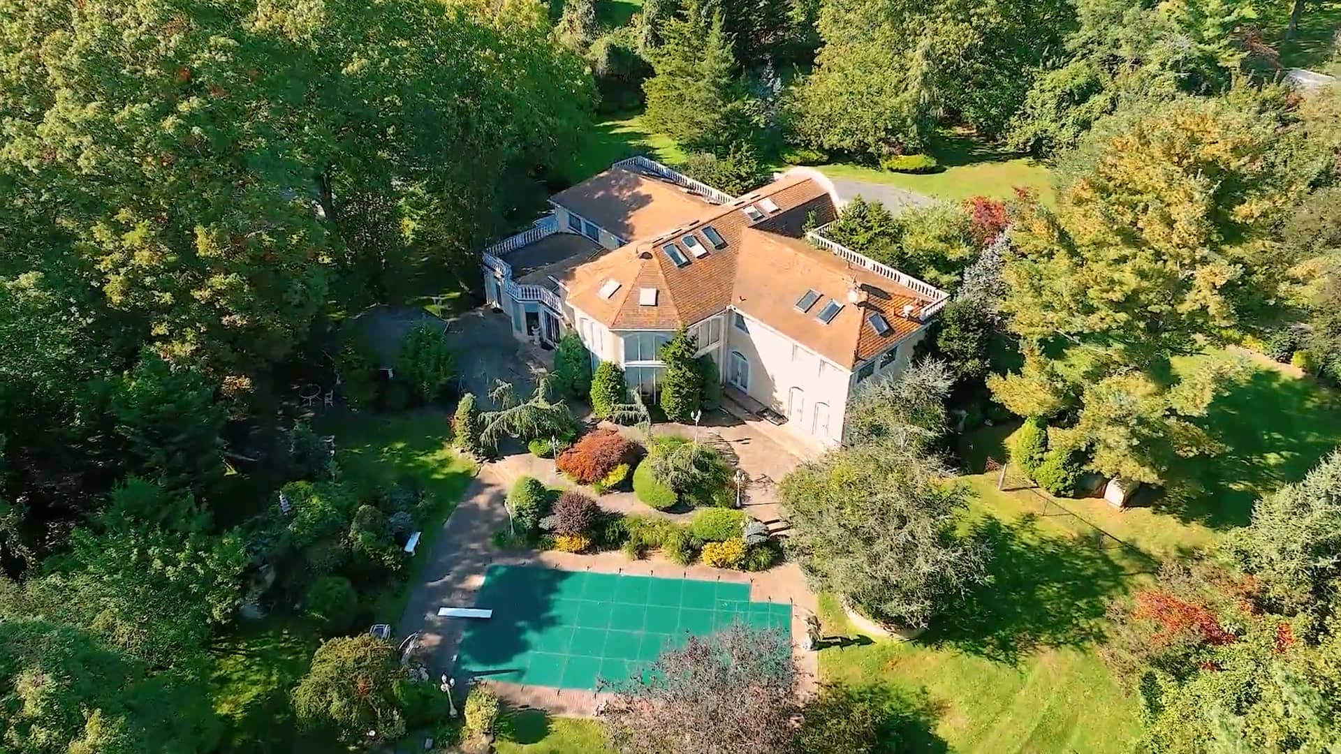 Luxury Property Tour with Maria Babaev; 6 Haybarn Court, Old Westbury