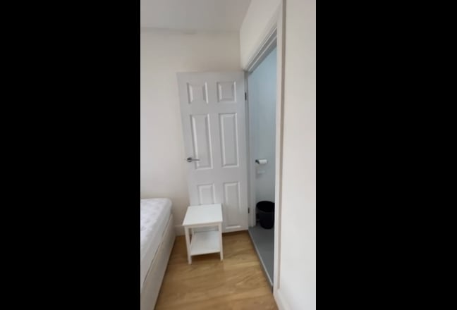  En -Suite  Rooms  to  Rent  Near  City  (E9) Main Photo