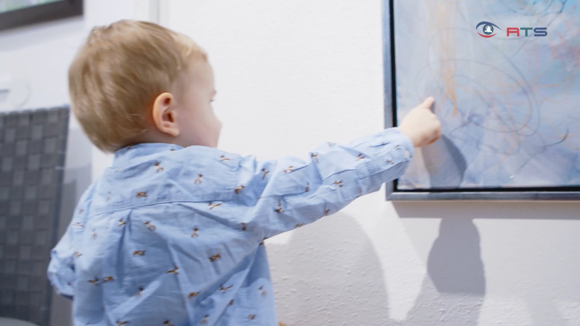 generationentreffen-im-artforum-rudi-brudl-malte-bilder-mit-seinem-enkel