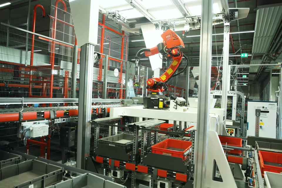 Powered by Covariant, KNAPP's Pick-it-Easy Robot at Würth Industry