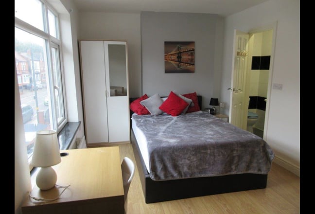 Ensuite Double Room! Zero Deposit Option Main Photo