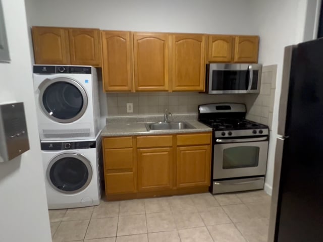 566 W 162nd!! Large rooms in 3 bedroom! W/D! Main Photo