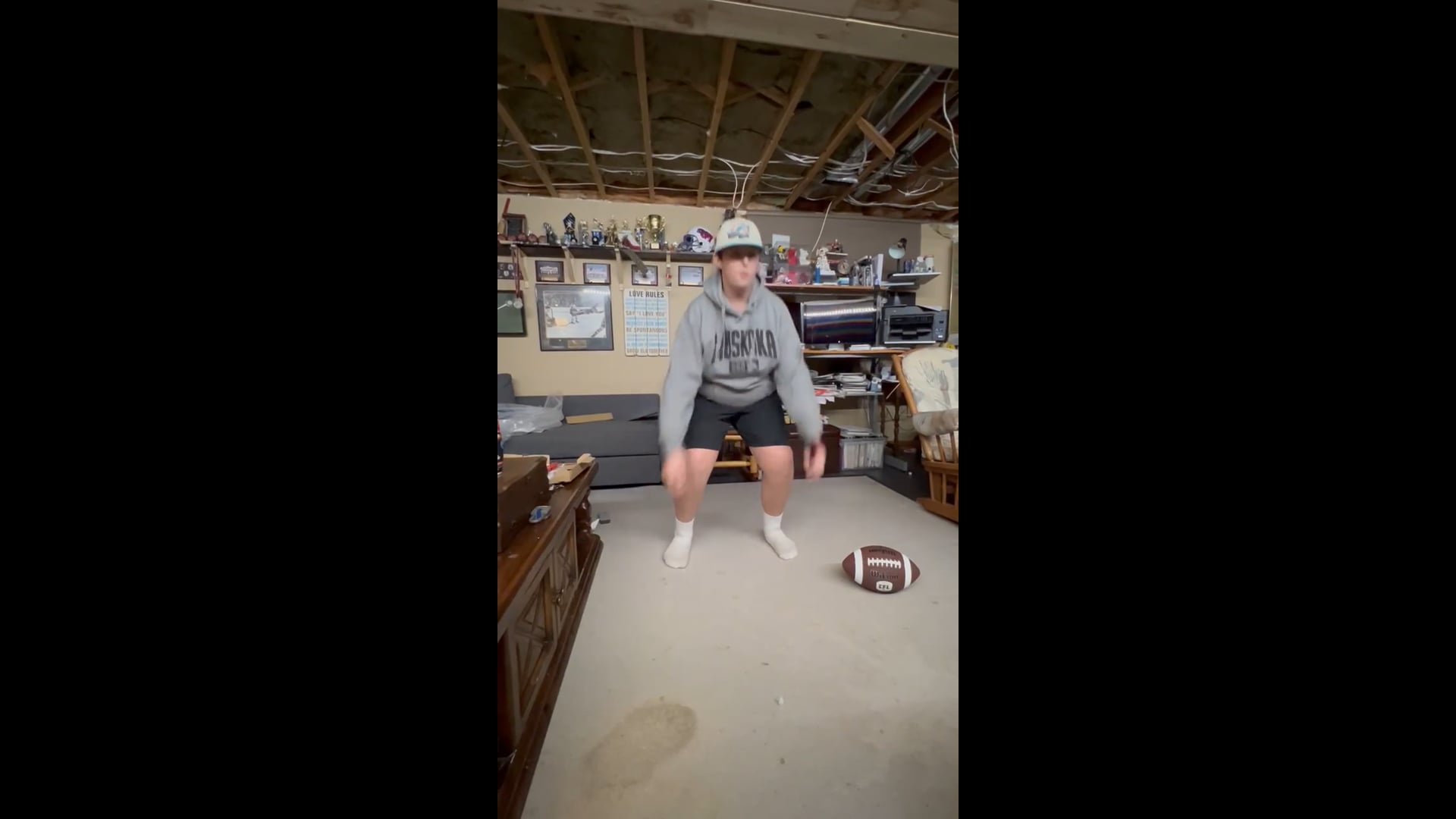 Watch logan giles's Vertical Jump: 15.21 inches