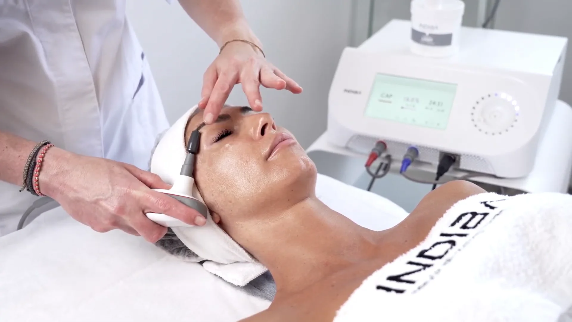 EDNA ONE - Facial Rejuvenation Radiofrequency Device | INDIBA Group
