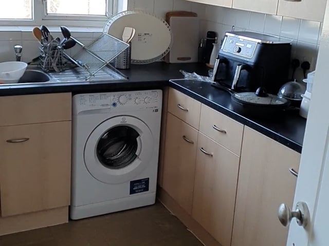 Room to rent in a flat in Chigwell - Central Line Main Photo