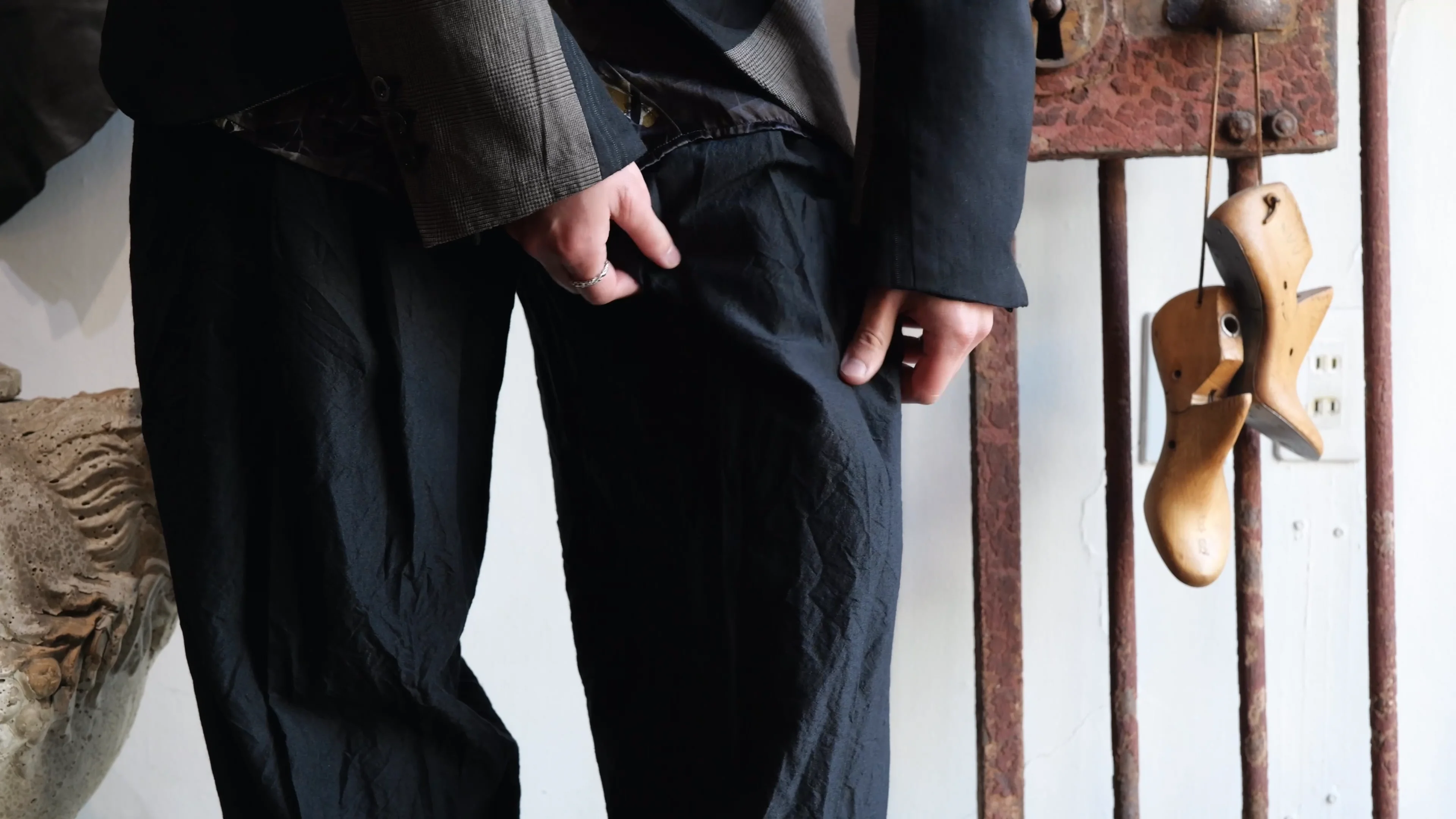 PANTS008. Triple Pleated Wide Tapered Poplin Washer. Black