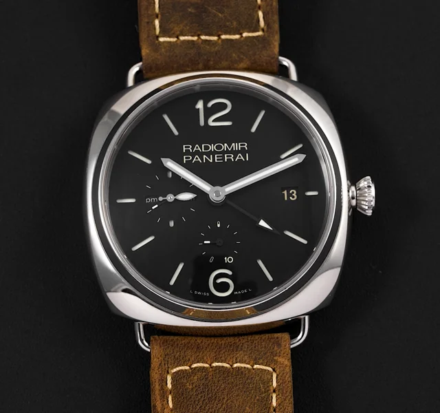 Panerai Radiomir PAM00323 POWG19A Macro Video