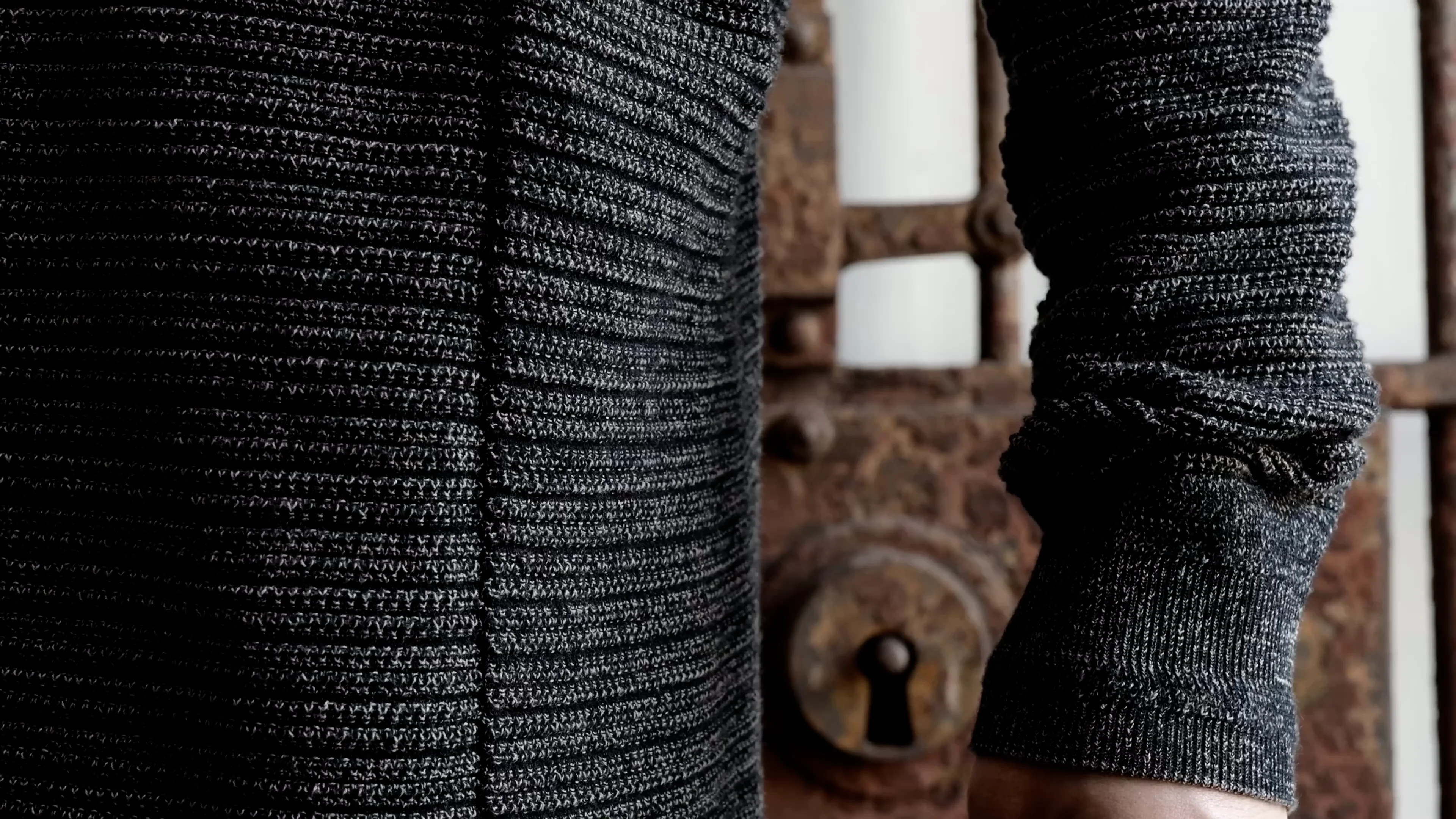 SKT-TCSL. Knit Coat High Twist Cotton Stripe. Black. DEVOA