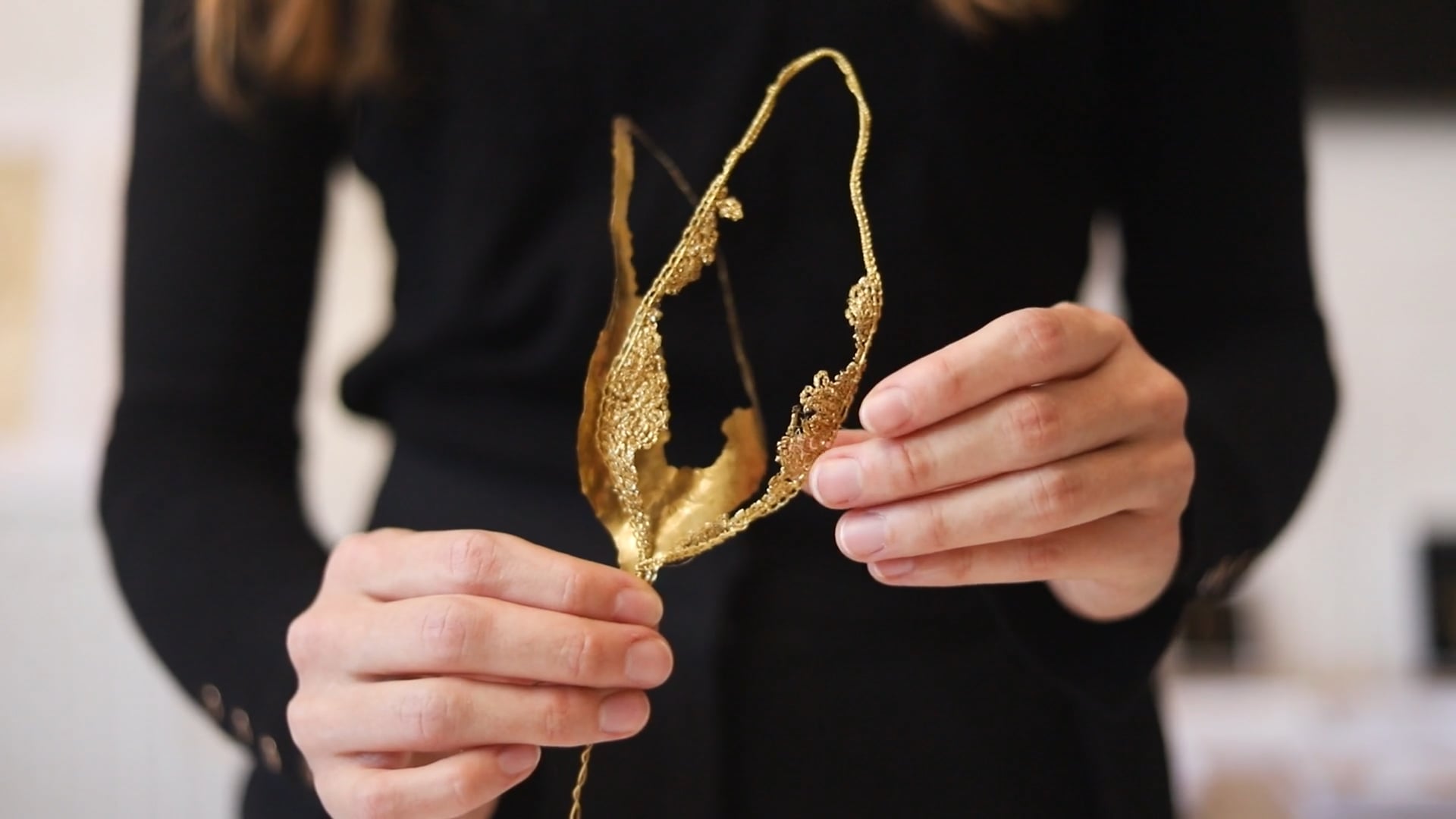 Dans l'atelier de Marie Archambaud - broderie métallique - Marion Saupin