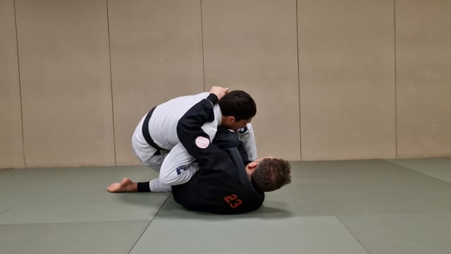 Changement de coté quand l'adversaire défend le leg drag ceinture