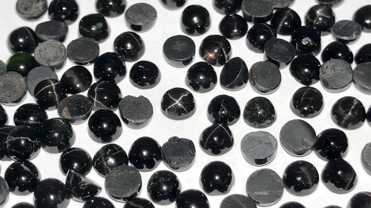 ブラックスターダイオプサイド ラウンド カボション4×4mm 5個 ブラックスターダイオプサイド ラウンド カボション4×4mm 5個