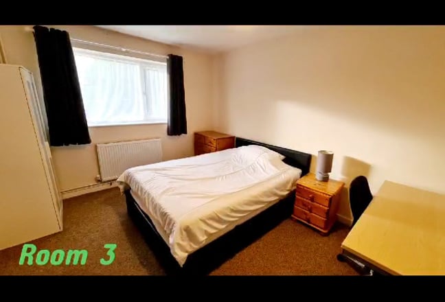 Double rooms with off-road parking Main Photo