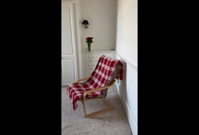 Seeking Flatmate: Spacious Room in Ideal Lo Main Photo