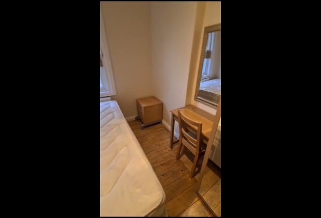 One Minute from Surrey Quays Tube, En-suite Room Main Photo
