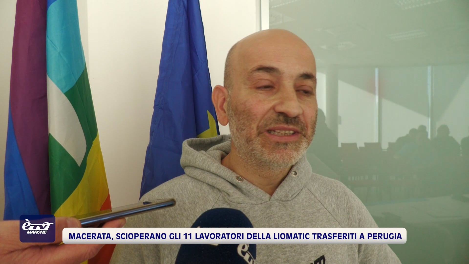Macerata, scioperano gli 11 lavoratori della Liomatic trasferiti a Perugia - VIDEO