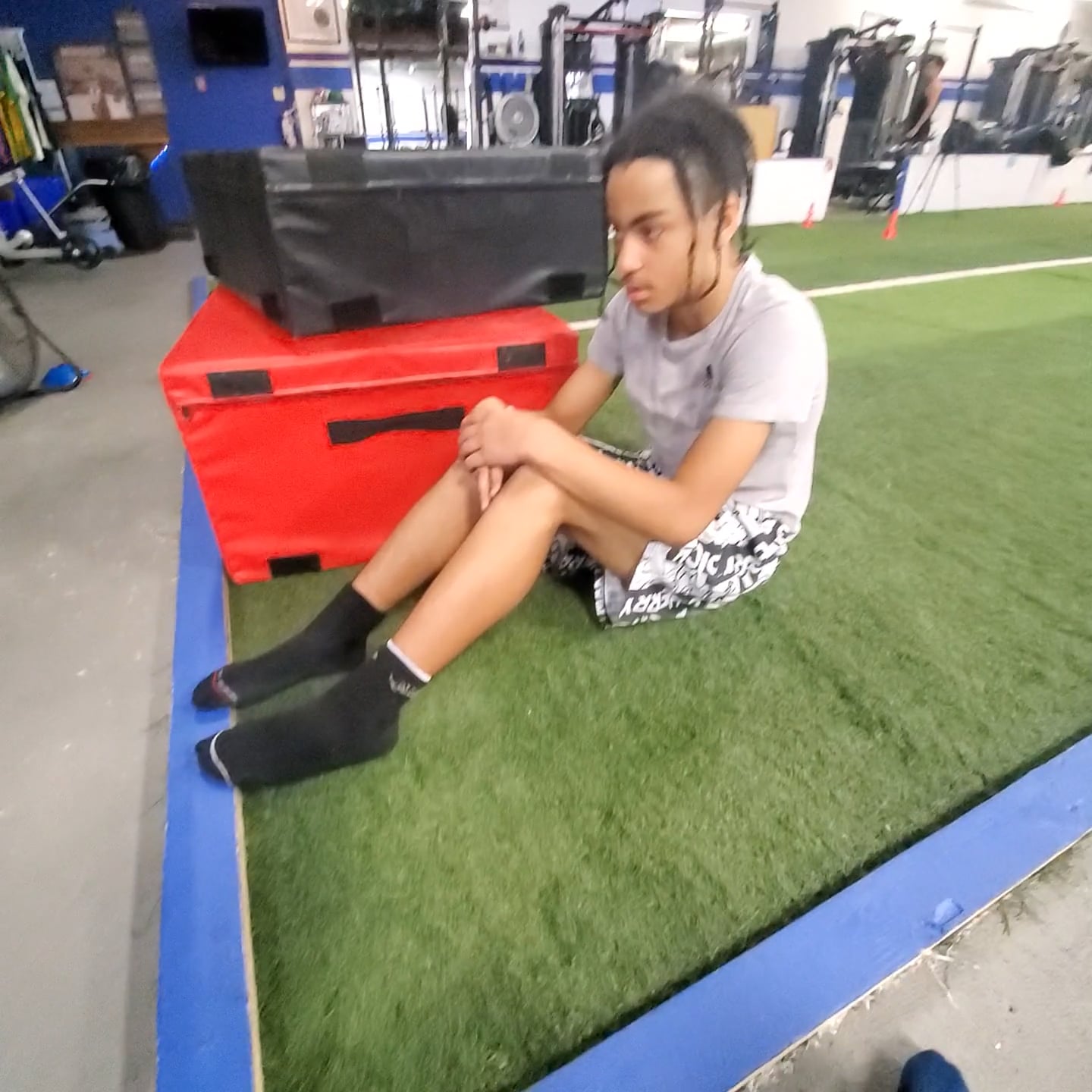 Watch isaiah r-l's Sit Ups: 16 sit ups