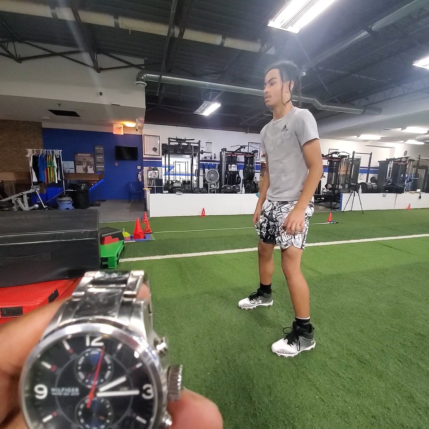 Watch isaiah r-l's Air Squats: 71 air squats