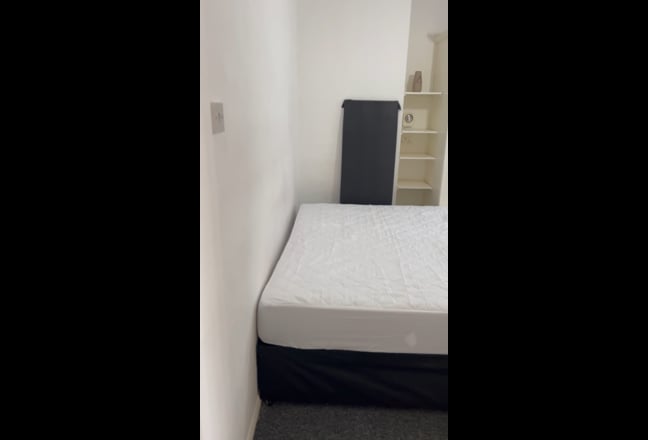 Spacious, Cosy, Double Room available on RM8  Main Photo