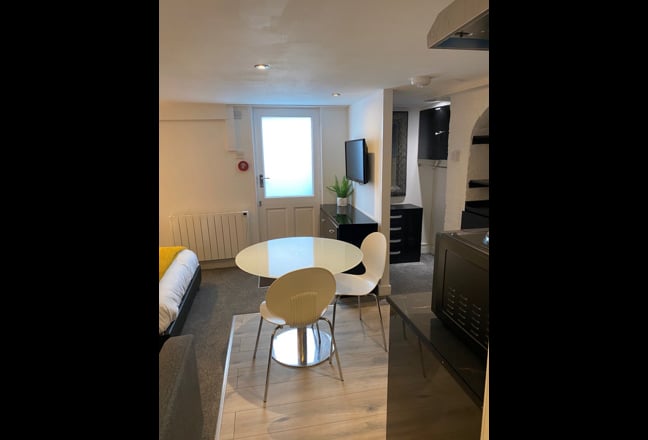 Modern Self Contained Studio Flat - Town Centre  Main Photo