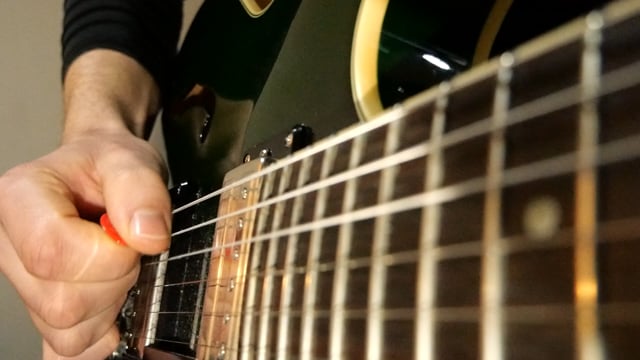 New Tremolo Picking Test (Slow-motion)