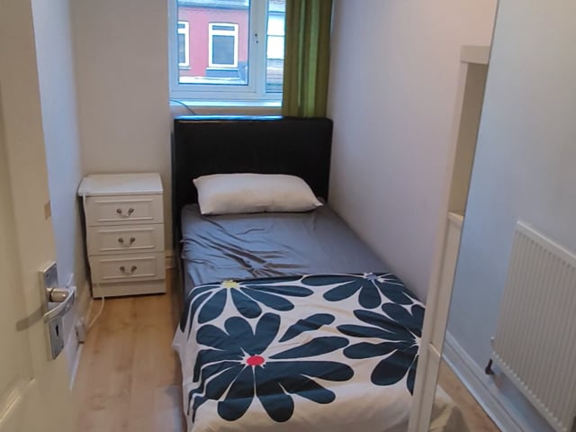 Single Box Room & Double room for Rent in Golder Main Photo