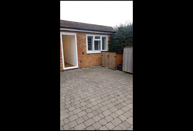 Large Double Room with En-suite to Let Main Photo
