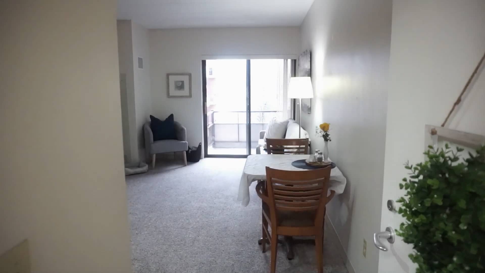 One Bedroom 538 sq. ft. on Vimeo