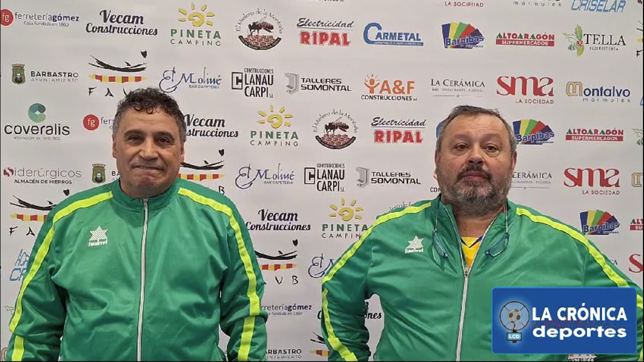 FERNANDO, TOÑO, ALEJANDRA Y ADRIANA (Entrenadores y Jugadoras Equipo Voleibol Femenino SMA Barbastro) Derrota de La SMA en casa frente el CV Casteleserás por 1-3, con resultados parciales de 23-25 // 23-25 // 25-15 // 23-25.