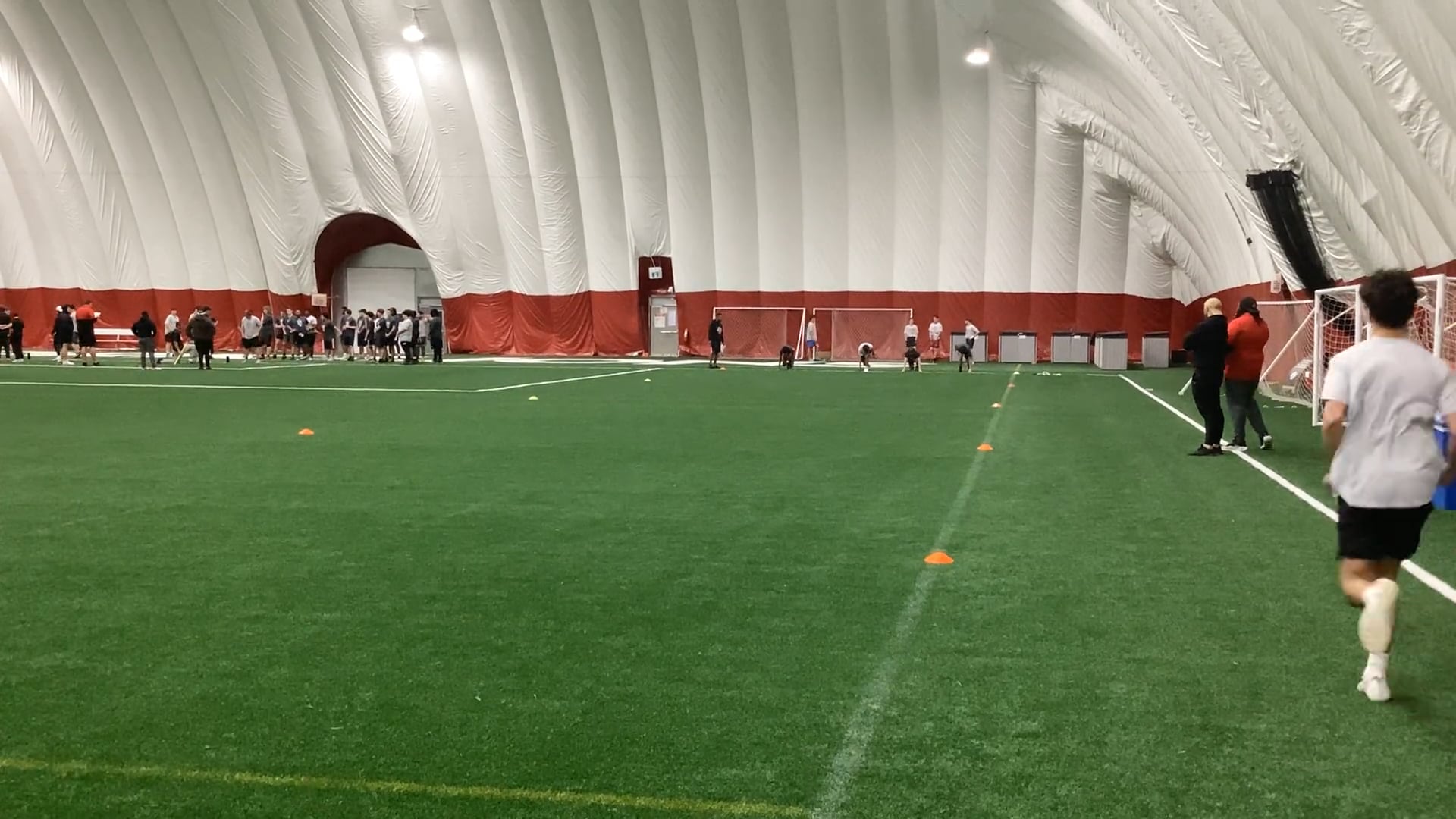 Watch roman mitchell's 40 Yard Dash: 5.21 seconds