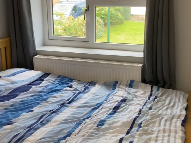 Large Double Room available immediately  Main Photo