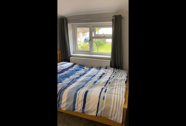 Large Double Room available immediately  Main Photo