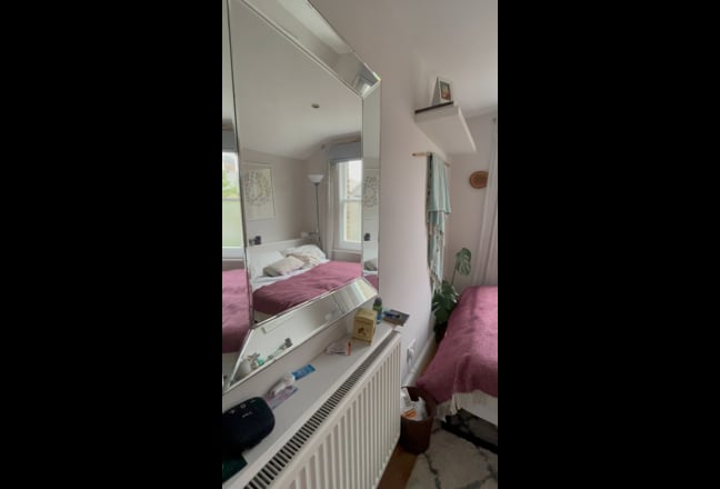 Bright, Airy Room with Own Shower Room Main Photo