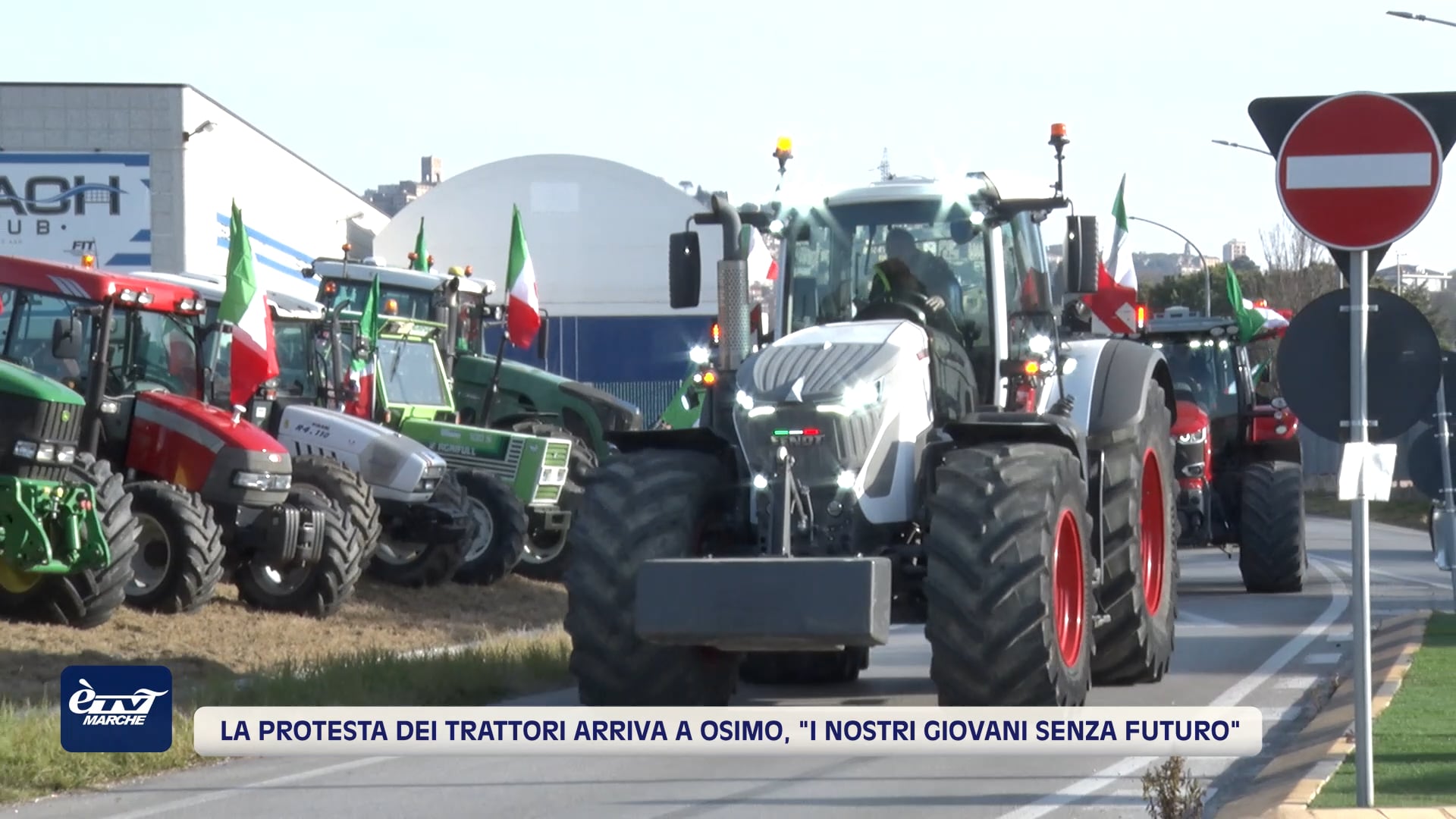 La protesta dei trattori arriva a Osimo, 