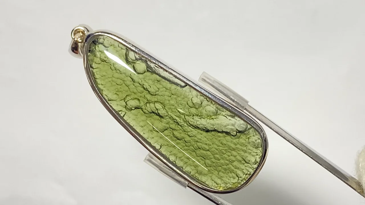 動画】【1点もの】モルダバイトAAA ペンダントトップ(片面非研磨