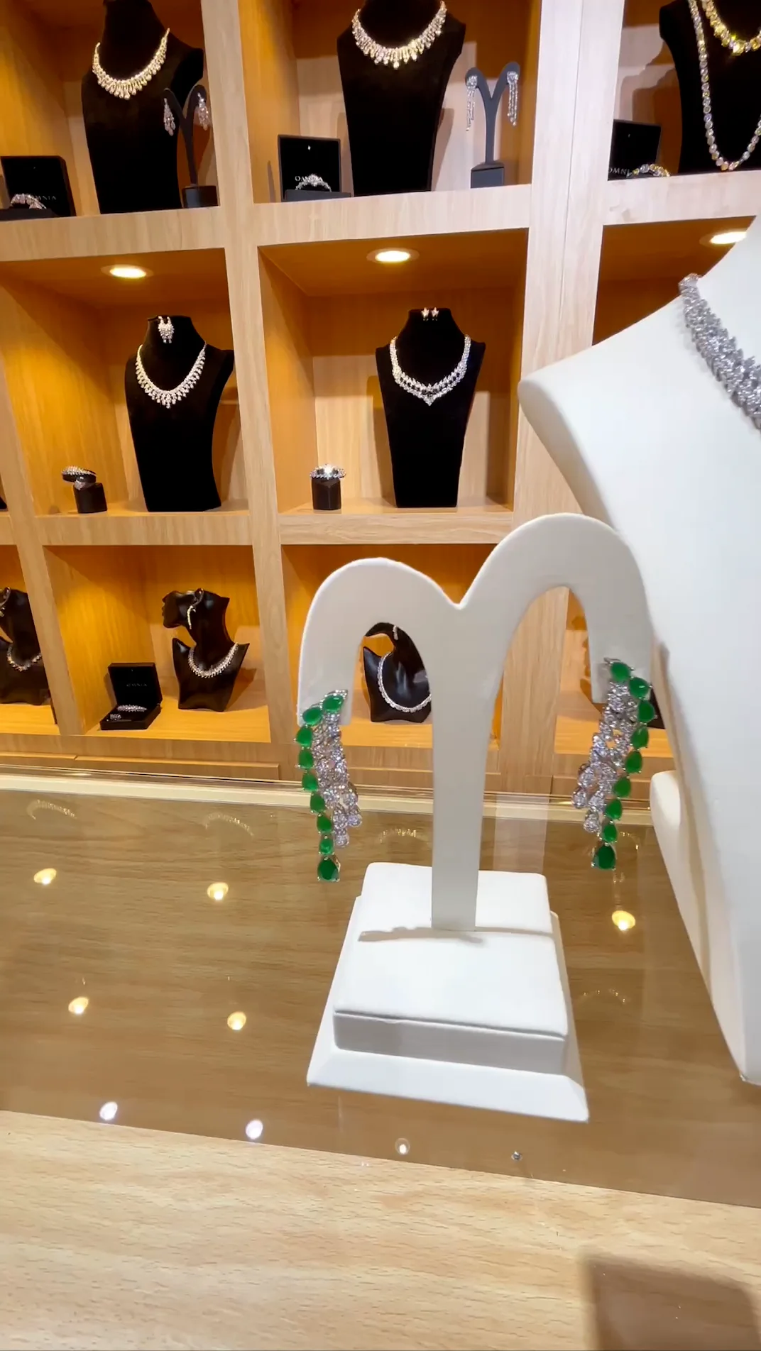 Omnia Rasel Green Bridal Full Set Accessories in High Quality Zircon ...