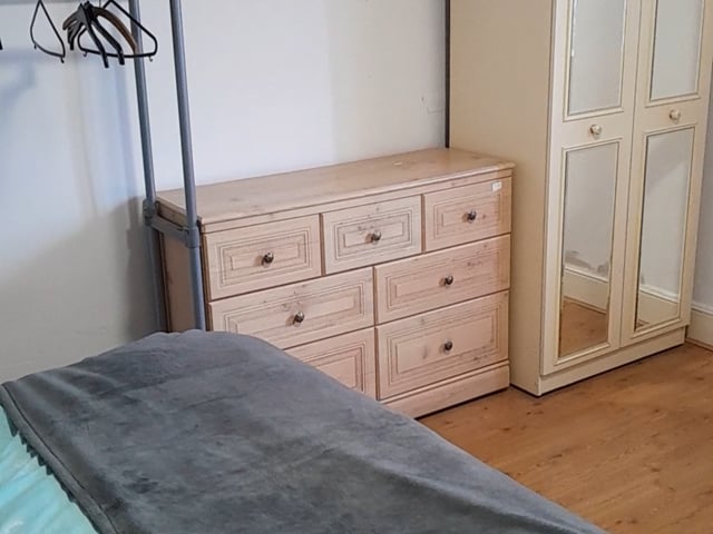 A clean double room to rent with shared garden Main Photo