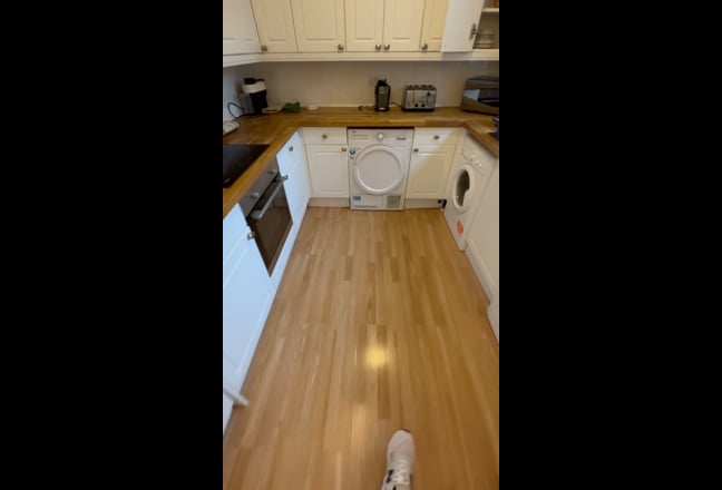 Victoria St||En-Suit Room| Top Location Main Photo