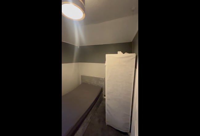 One Box room available  Main Photo