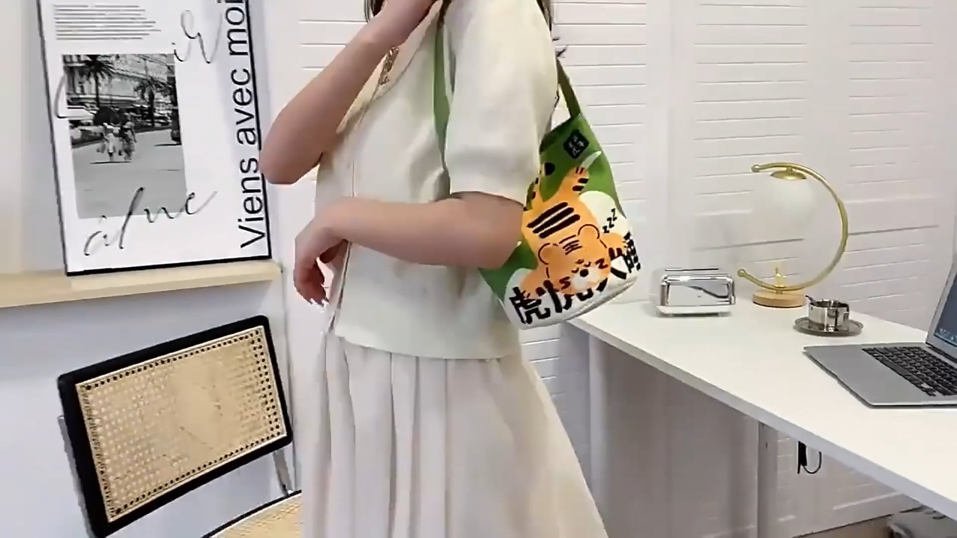 https://i.vimeocdn.com/video/1797282067-93f41a6cad0bd21b6e6337611983b64f99cfd42cb9cae5f8e76414d9e5ecc03f-d