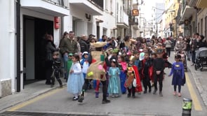 Centenars d'alumnes s'adhereixen a les consignes del rei Carnestoltes