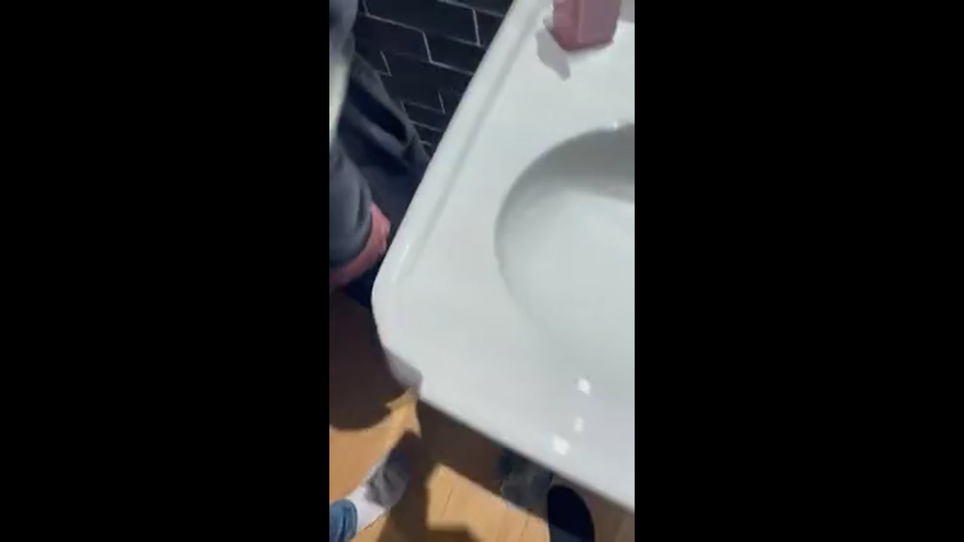 Watch cash amos's Weight: 173.4 pounds