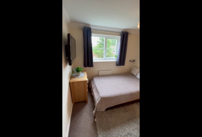 Double room in a professional houseshare  Main Photo