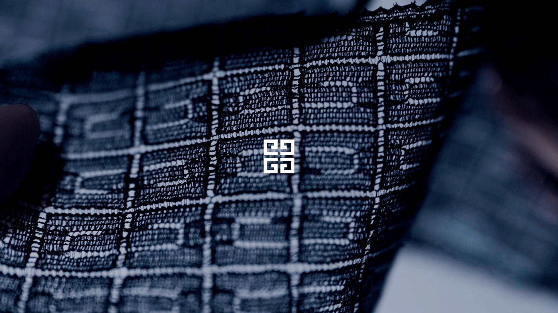 Givenchy - Le Soin Noir / Dir cut