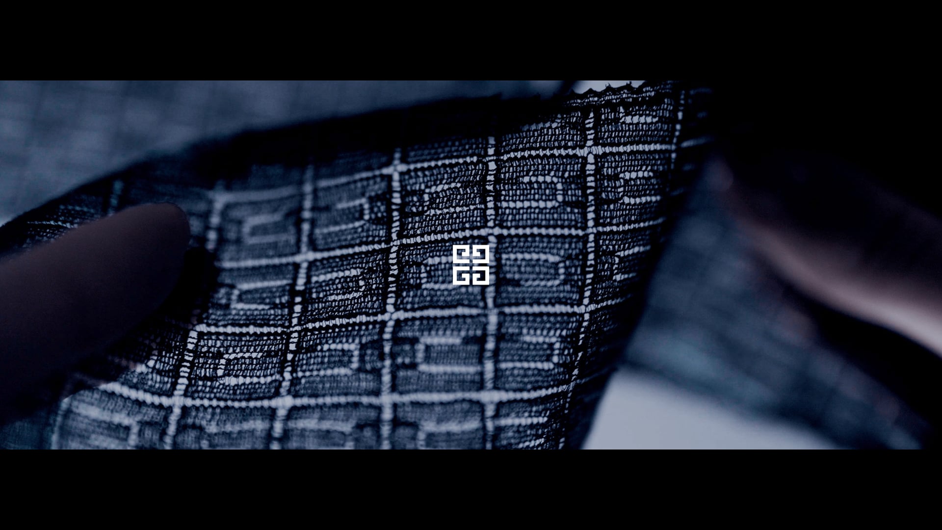 Givenchy - Le Soin Noir / Dir cut