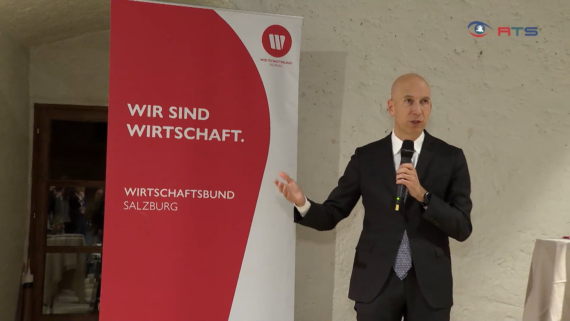 minister-martin-kocher-referiert-beim-wirtschaftstreff-2024-in-schloss-goldegg