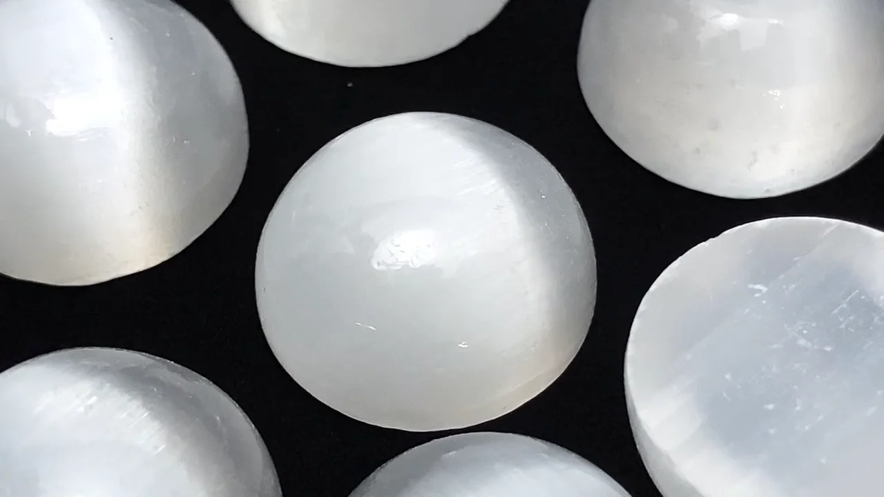 セレナイト（ジプサム） ラウンド カボション16×16mm 1個｜天然石